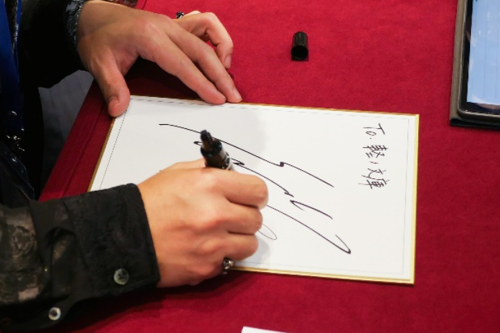 【授权搬运——轻之文库】如梦似幻的少女茶会——插画家てぃんくる浅谈